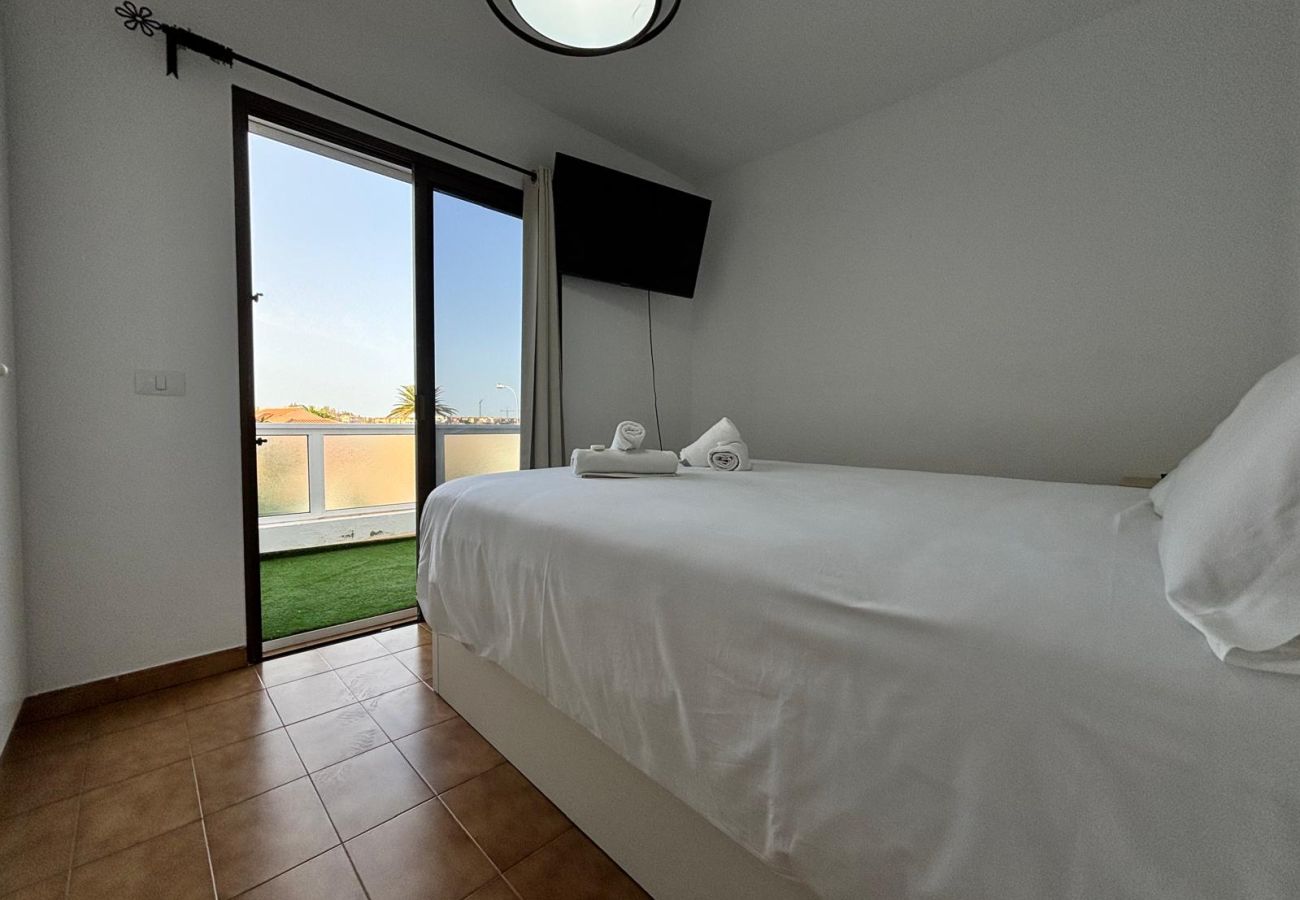 Bungalow en San Bartolomé de Tirajana - Click&Guest - Pool View Terrace in Maspalomas