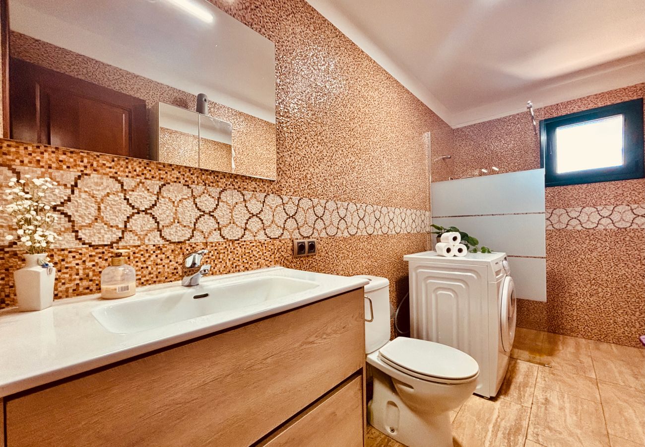 Casa adosada en San Bartolomé de Tirajana - Tropical Horizon Escape in Maspalomas