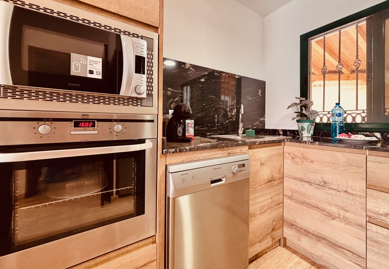 Casa adosada en San Bartolomé de Tirajana - Tropical Horizon Escape in Maspalomas