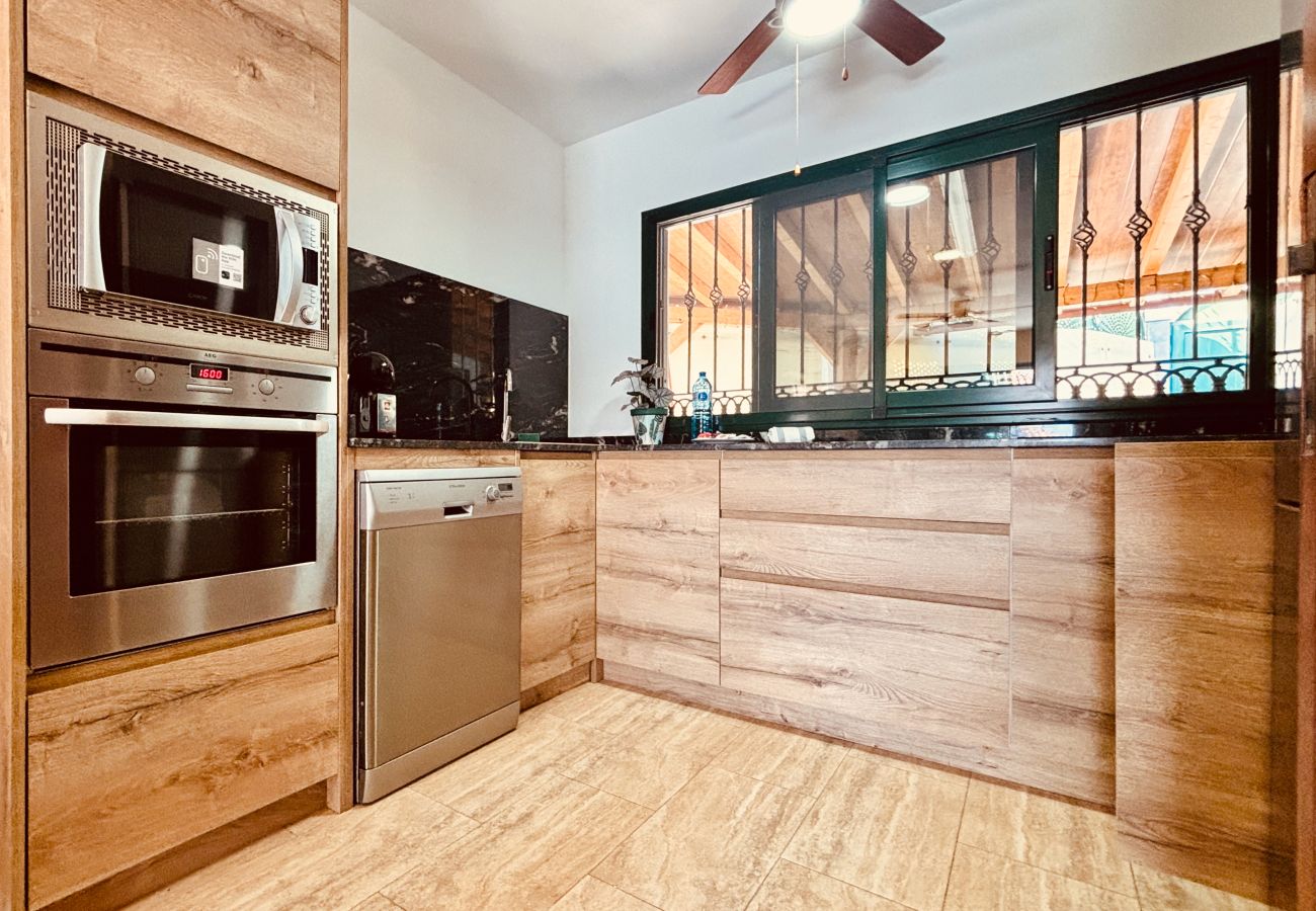 Casa adosada en San Bartolomé de Tirajana - Tropical Horizon Escape in Maspalomas