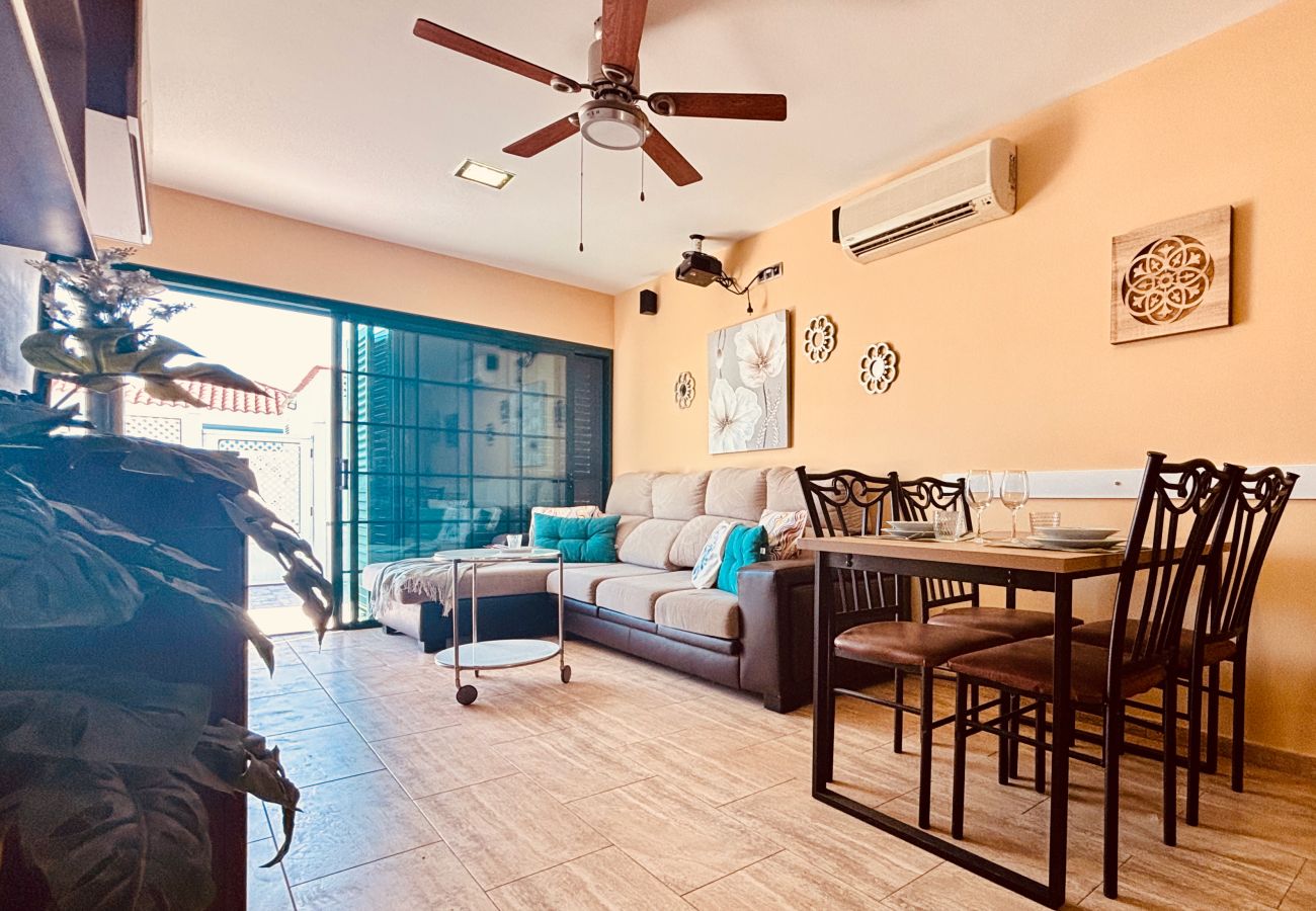 Casa adosada en San Bartolomé de Tirajana - Tropical Horizon Escape in Maspalomas