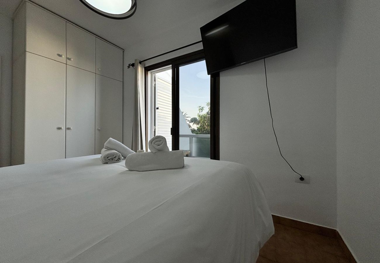 Bungalow in San Bartolomé de Tirajana - Click&Guest - Pool View Terrace in Maspalomas