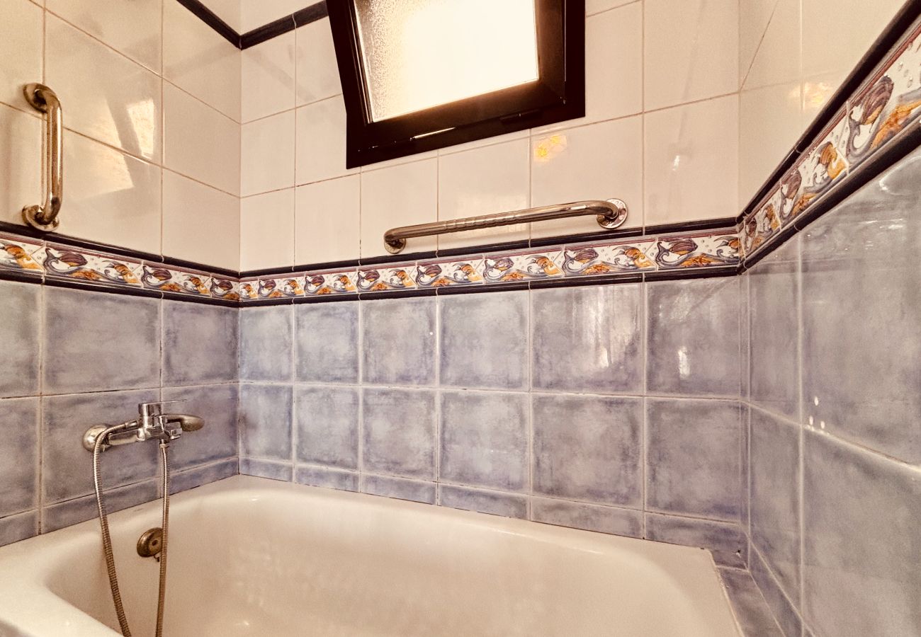 Apartment in Agüimes - Click&Guest - Radiant Home with Sea Views