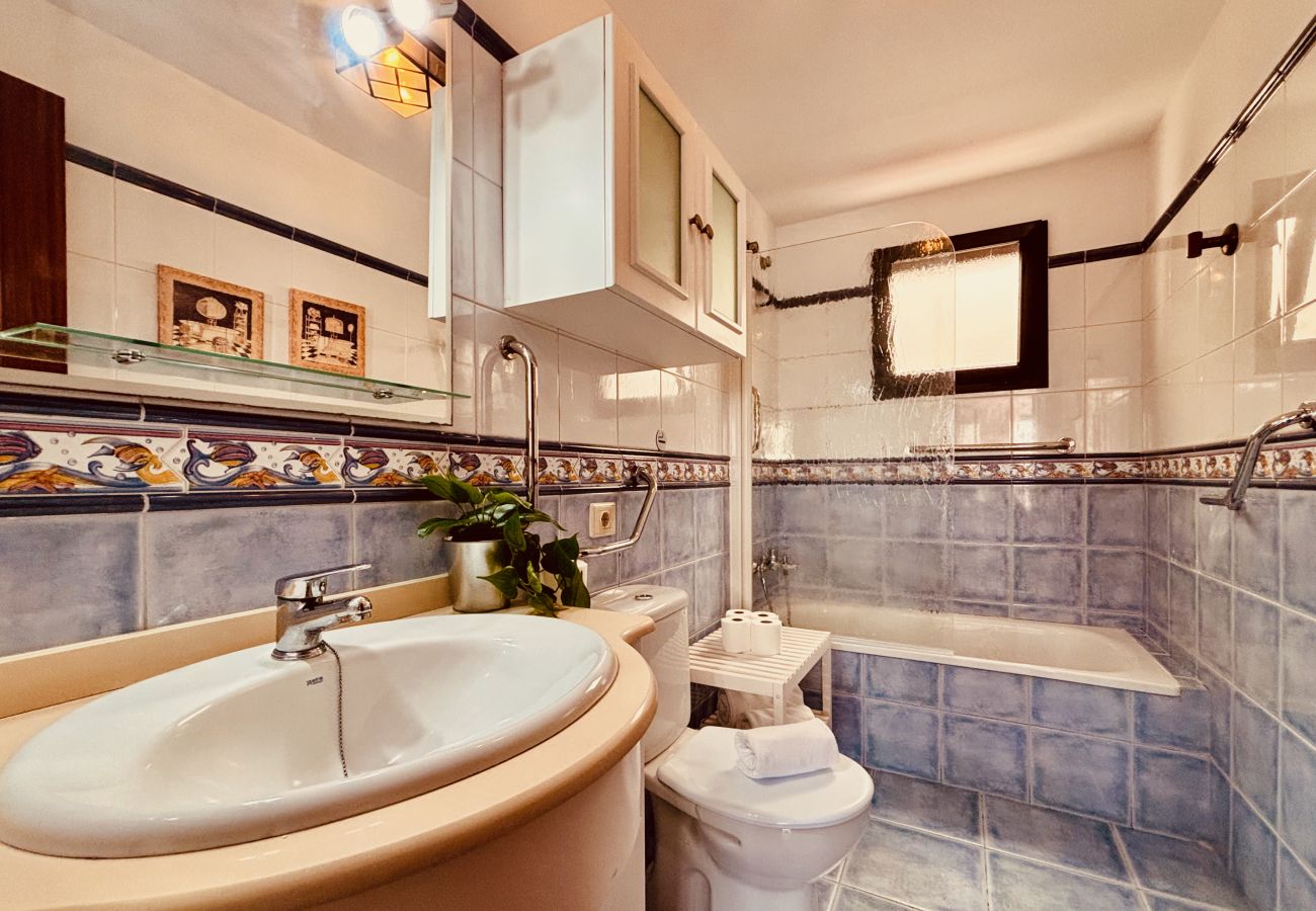 Apartment in Agüimes - Click&Guest - Radiant Home with Sea Views