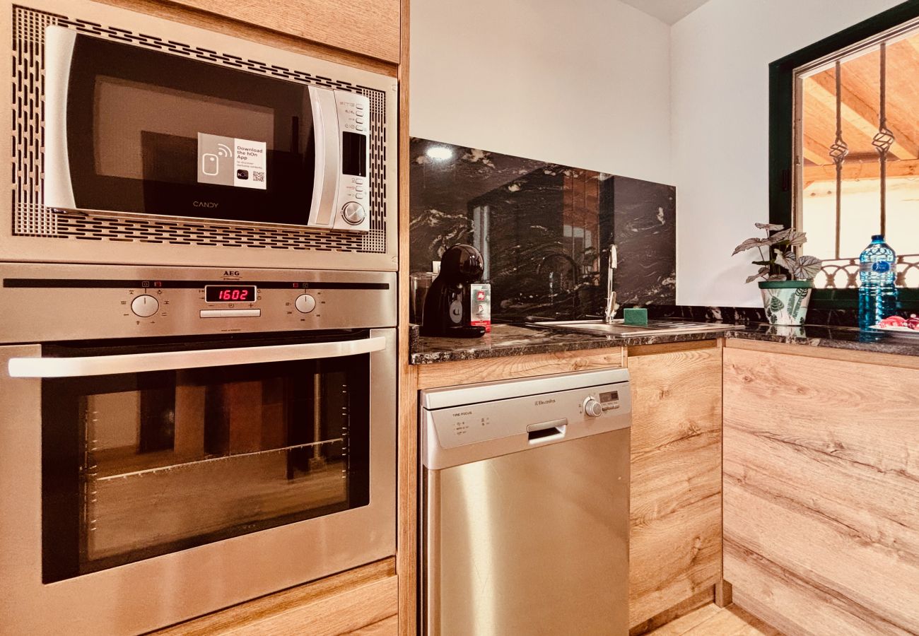 Terraced House in San Bartolomé de Tirajana - Tropical Horizon Escape in Maspalomas