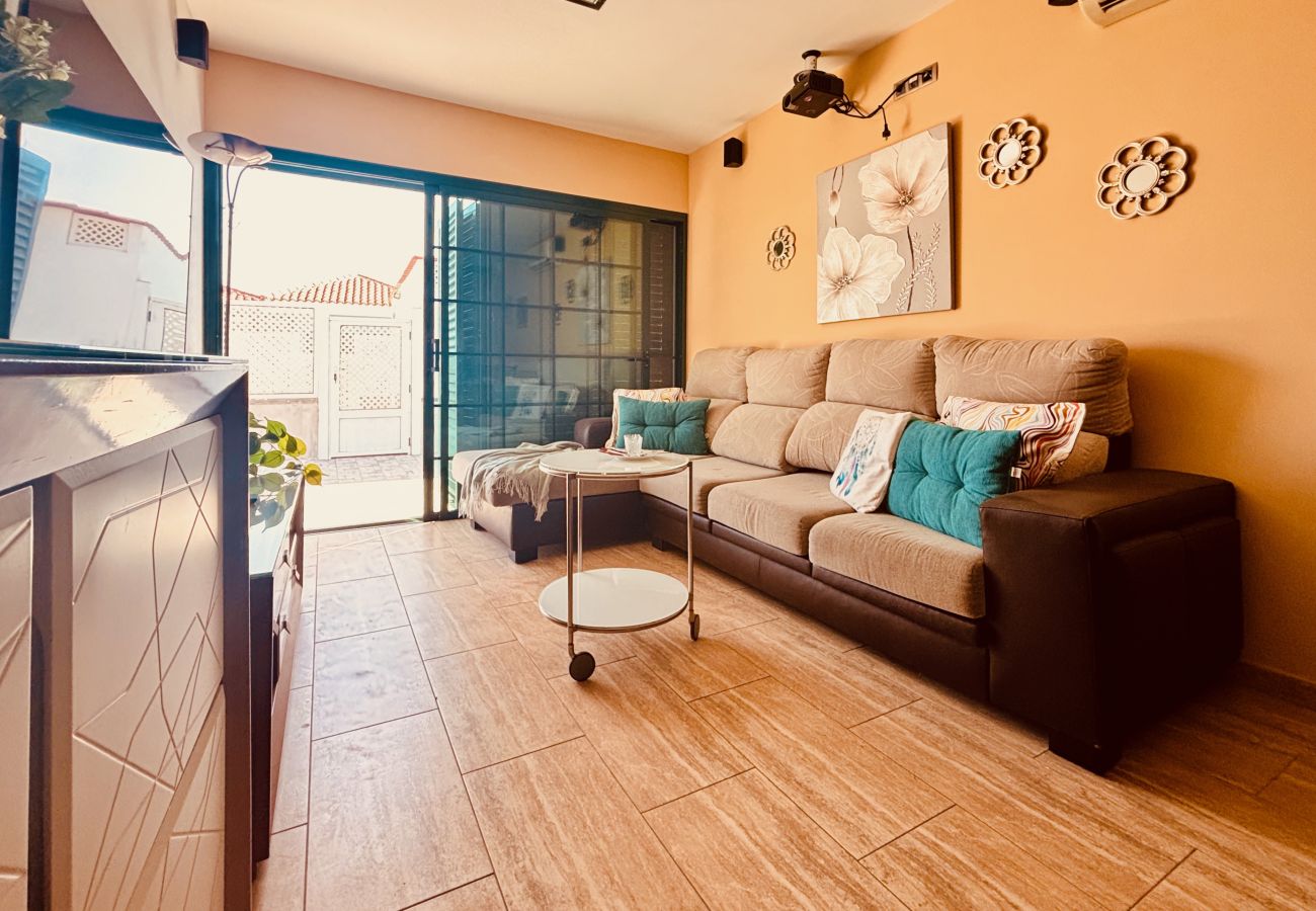 Terraced House in San Bartolomé de Tirajana - Tropical Horizon Escape in Maspalomas
